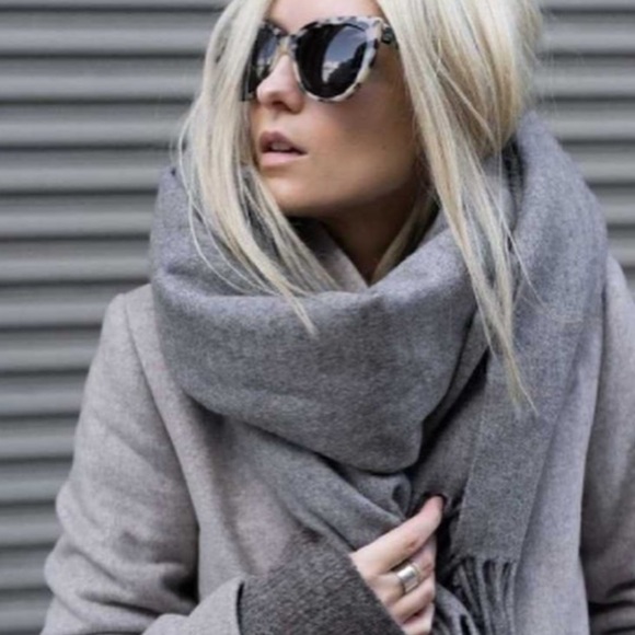 URBAN OUTFITTERS Palatine Acrylic Fringed Rectangle Wrap Blanket Scarf - Picture 11 of 16